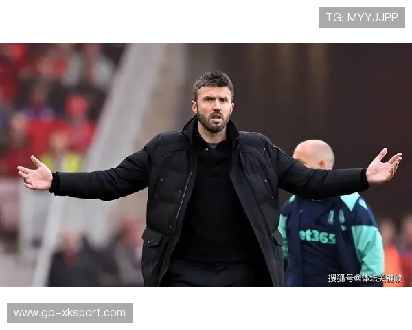 足坛奇迹!超强控球大师花式戏耍四名后卫,震撼全场引爆热潮 足坛奇迹!超强控球大师花式戏耍四名后卫,震撼全场引爆热潮