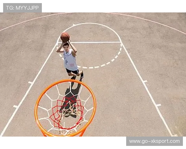 少年梦在篮筐上闪闪发光，少年梦在篮筐上闪闪发光