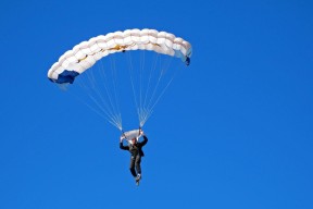 星空体育官网首页-逼宫离队！莫兰特三大下家曝光！快船森林狼抢人，联手KD成最优解